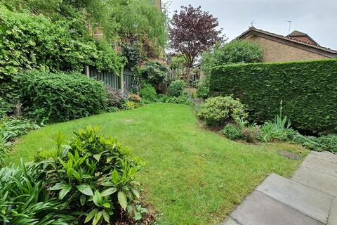 6 Orchard Close, Scunthorpe, DN16 2RL