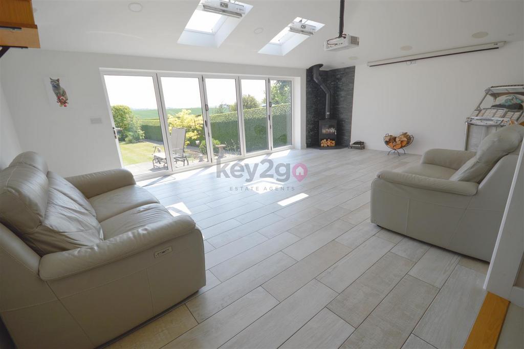 Worksop Road, Mastin Moor, Chesterfield, S43 4 bed detached house for