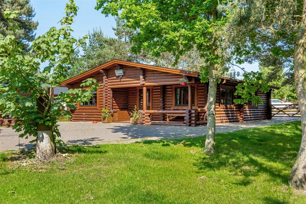 Wolf Lodge, Felmour Park, Felton, Morpeth 3 bed park home for sale £