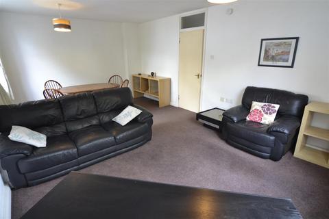 3 bedroom apartment to rent, £120pppw Park Valley, The Park , Nottingham