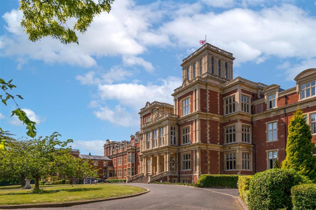 56 Victoria Court externals more.jpg