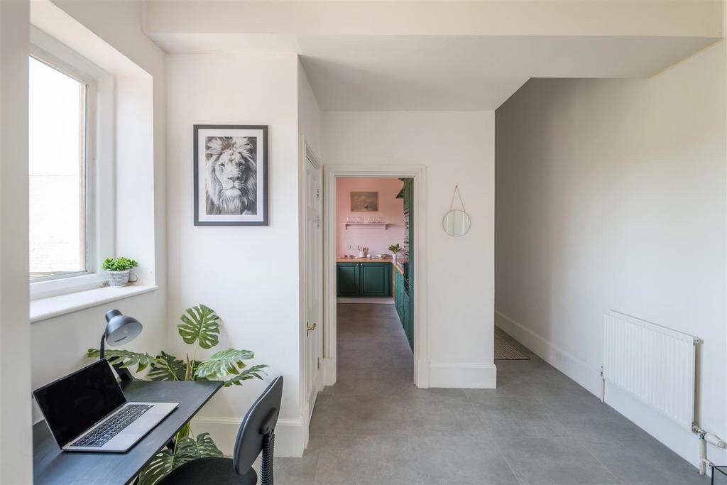 56 Victoria Court internals-4.jpg