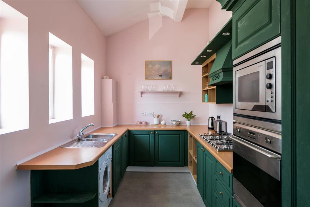 56 Victoria Court internals-5.jpg