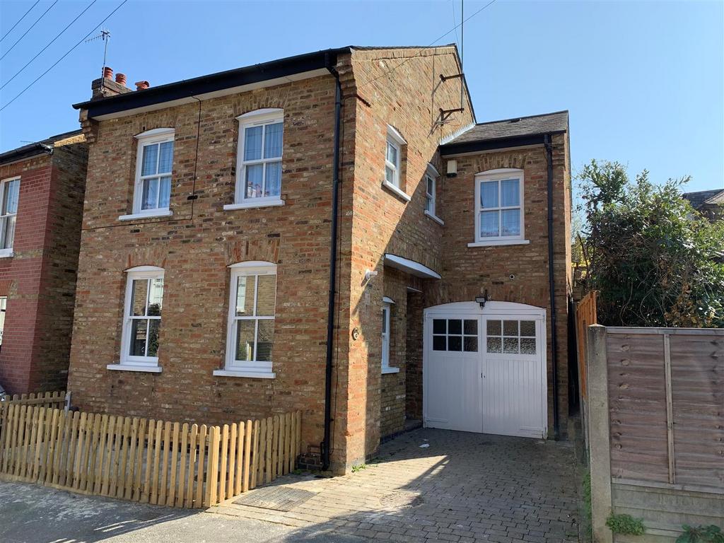 Nelson Road, Harrow on the Hill HA1 3ET 4 bed house £2,750 pcm (£635 pw)