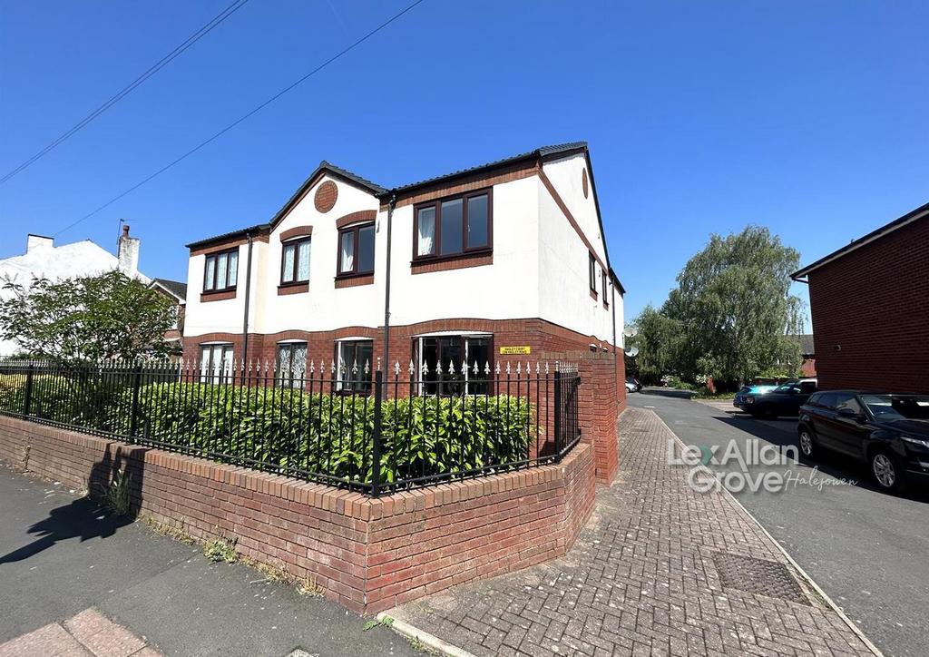 226 Hagley Road, Halesowen 2 bed flat for sale £150,000