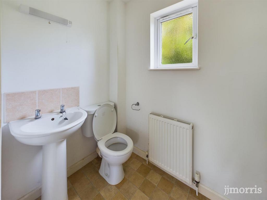 Cloak Room :