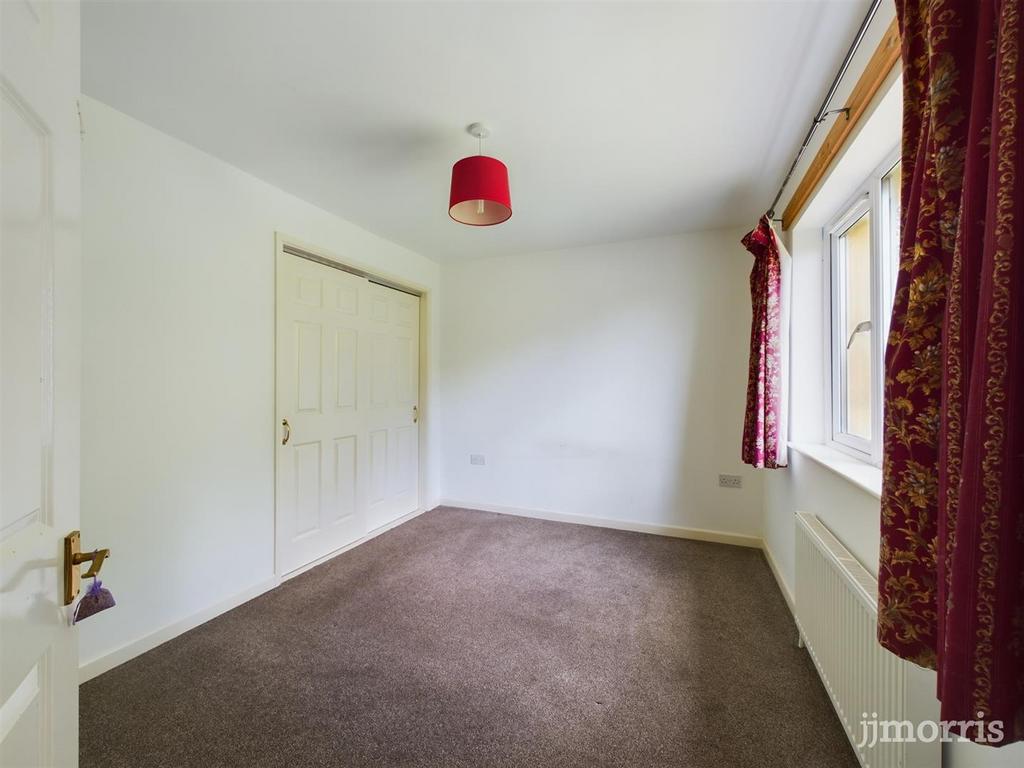 Bedroom 1 :