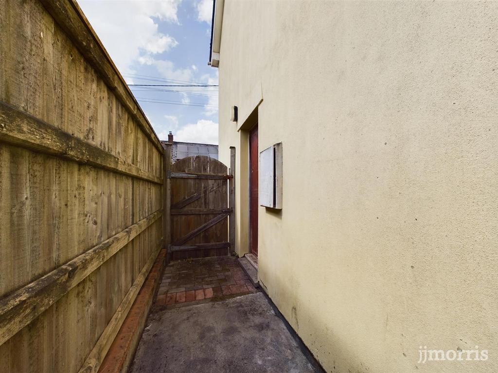 CAM01583 G0-PR0044-STILL017.jpg
