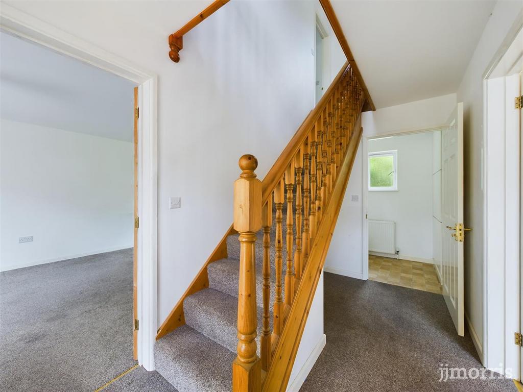 Entrance Hallway :
