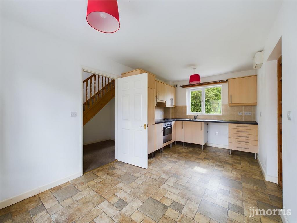 Kitchen/Dining Room :