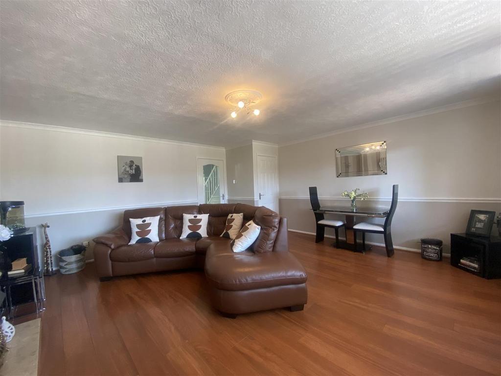 Turnberry Road, Great Barr, Birmingham 3 bed terraced house £250,000