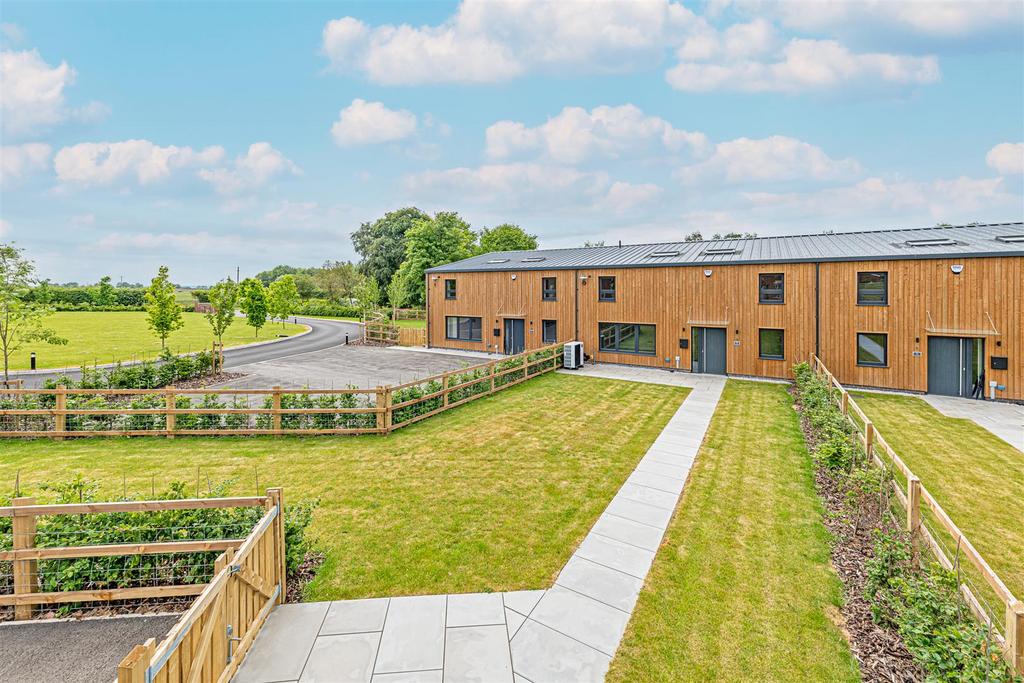 The Oaks, Raddel Lane, Higher Whitley 4 bed mews for sale £799,000