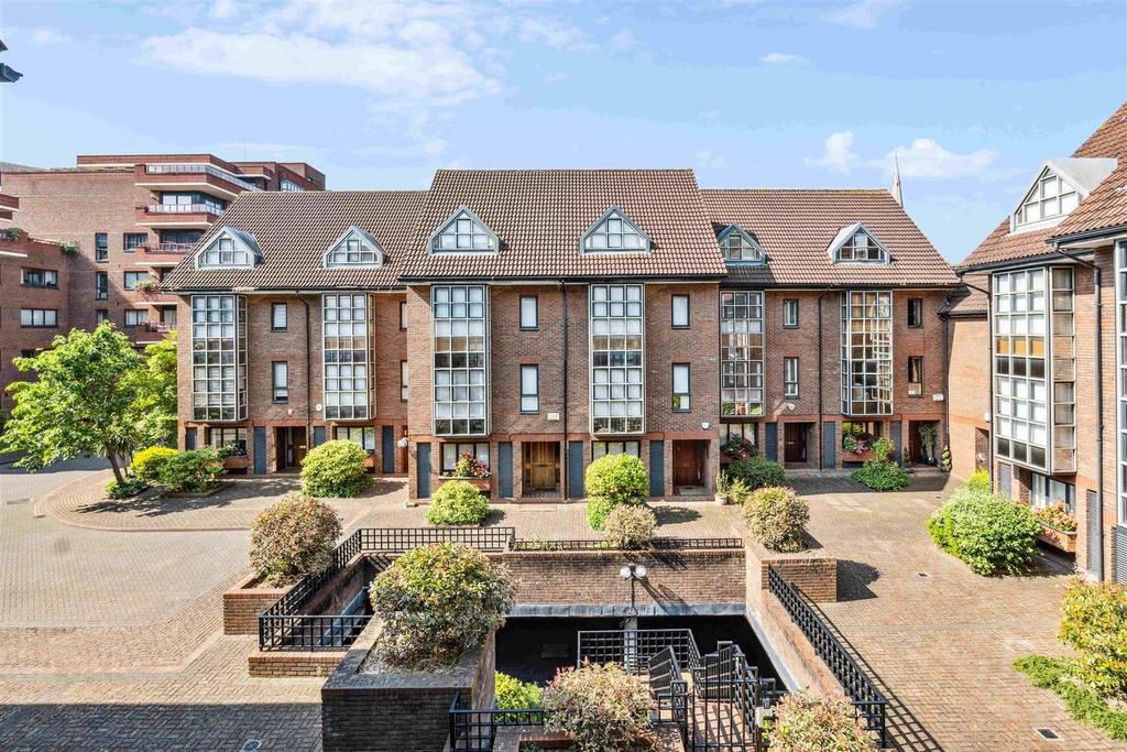 Windsor Way, Brook Green, London, W14 5 bed house £5,525 pcm (£1,275 pw)