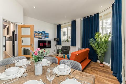 3 bedroom apartment to rent, Kings Road, Brighton BN1
