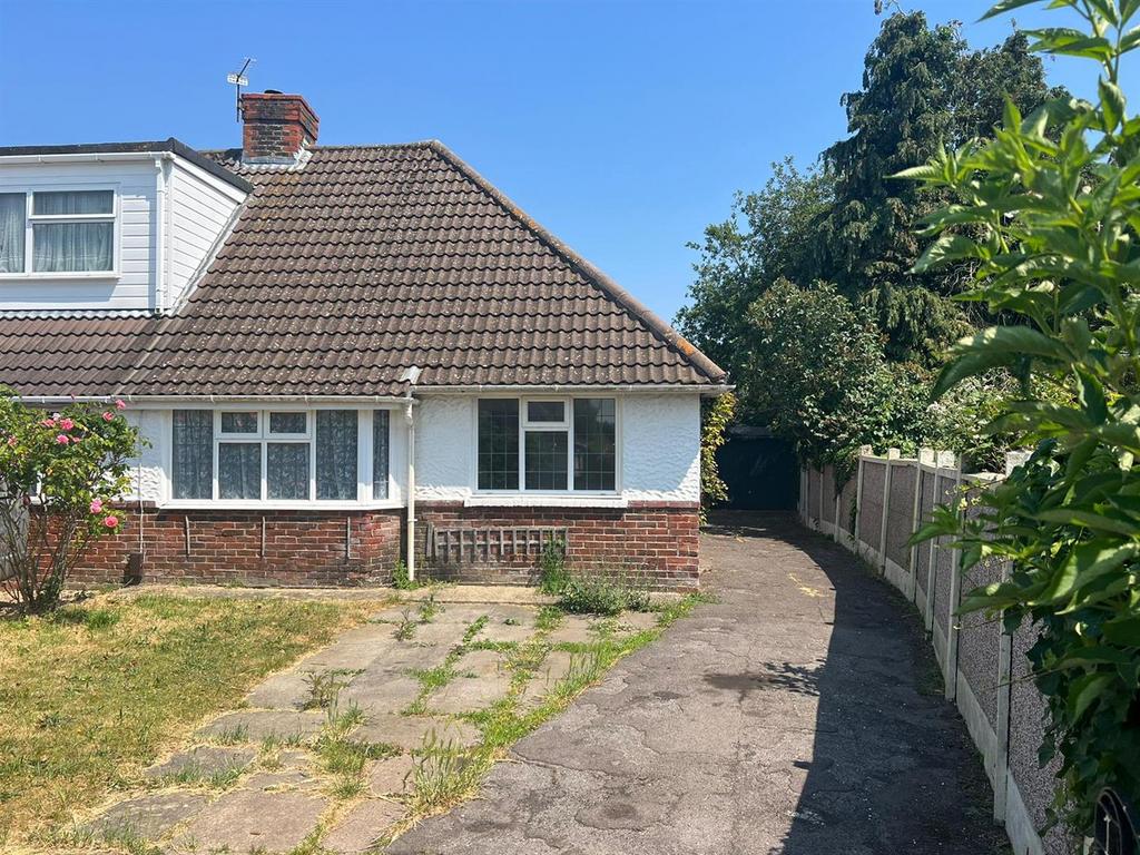 Gladstone Gardens, Portchester, 2 bed semidetached bungalow for sale