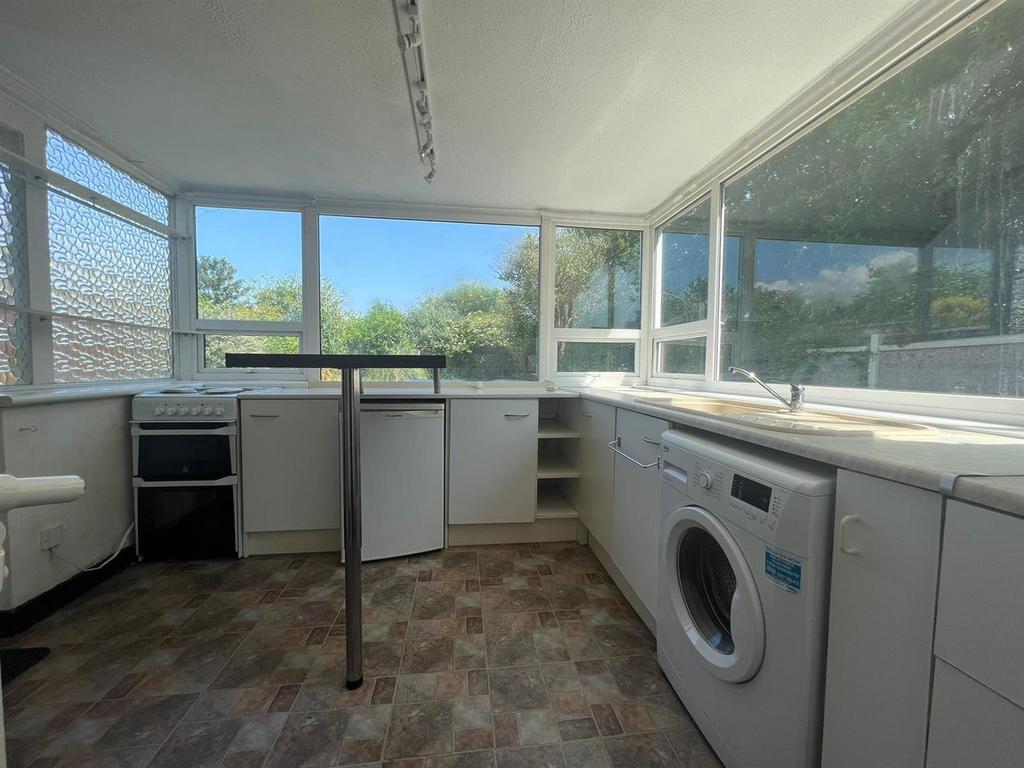 Gladstone Gardens, Portchester, 2 bed semidetached bungalow for sale £300,000
