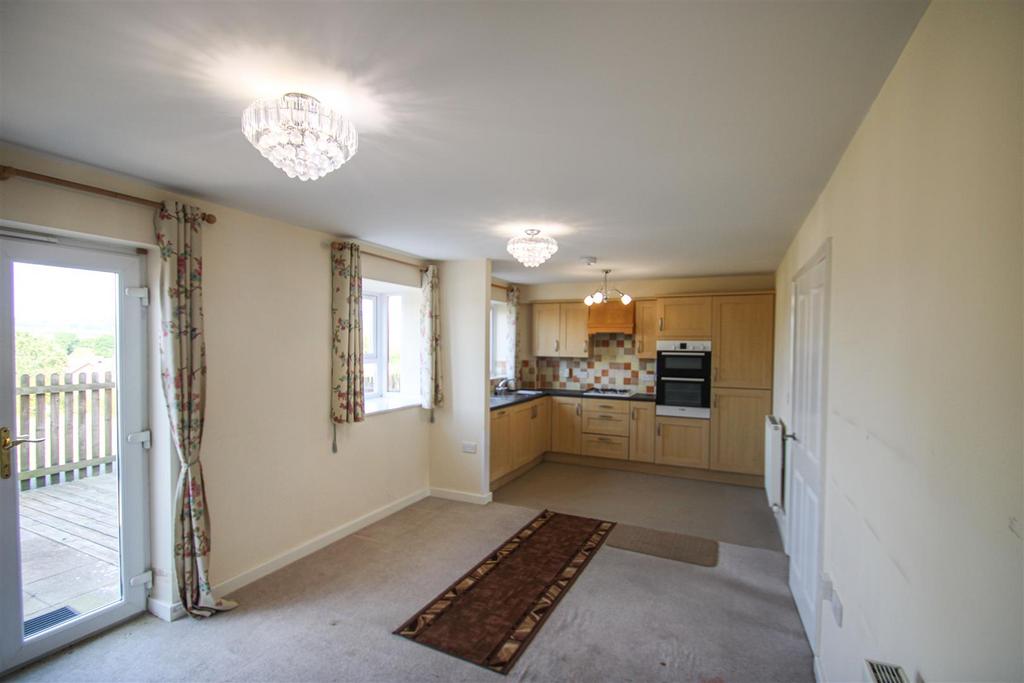 Roman Downs, Craven Arms, Shropshire 2 bed apartment £650 pcm (£150 pw)