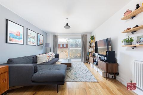 17 Harleston Close, London, E5 9NH