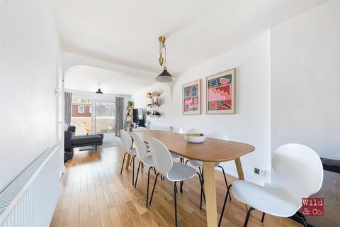 17 Harleston Close, London, E5 9NH