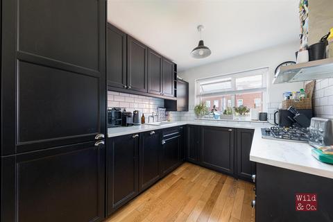 17 Harleston Close, London, E5 9NH