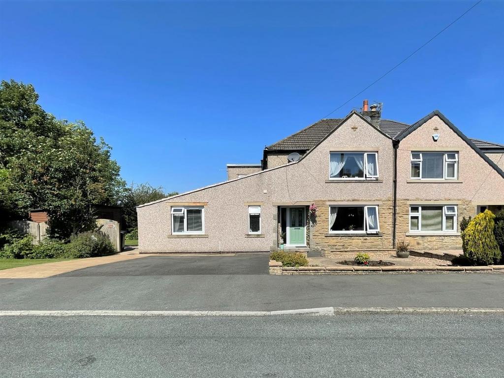 Warwick Drive, Clitheroe, Ribble Valley 4 bed semidetached house for