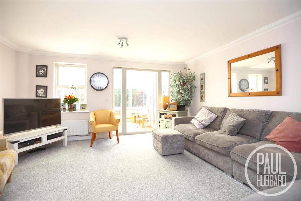 Townsend Way, Lowestoft, NR32 4 bed link detached house for sale £280,000