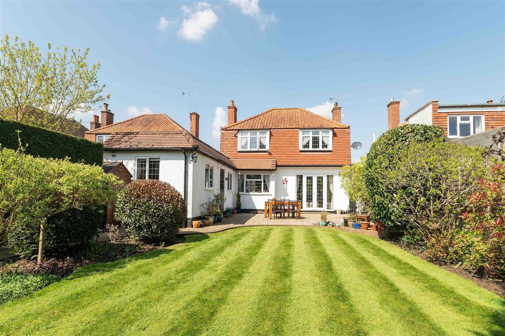 Lansdowne Road, Epsom 4 bed detached house for sale £749,950