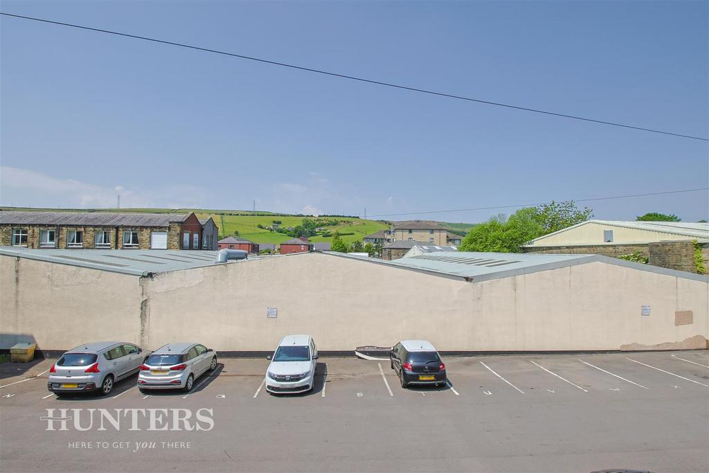 Communal Gardens &amp; Parking