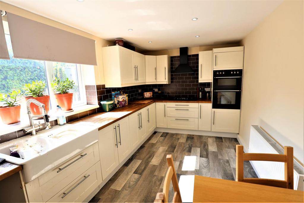 Borough Close, Cowbridge, Vale of CF71 7BN 3 bed terraced