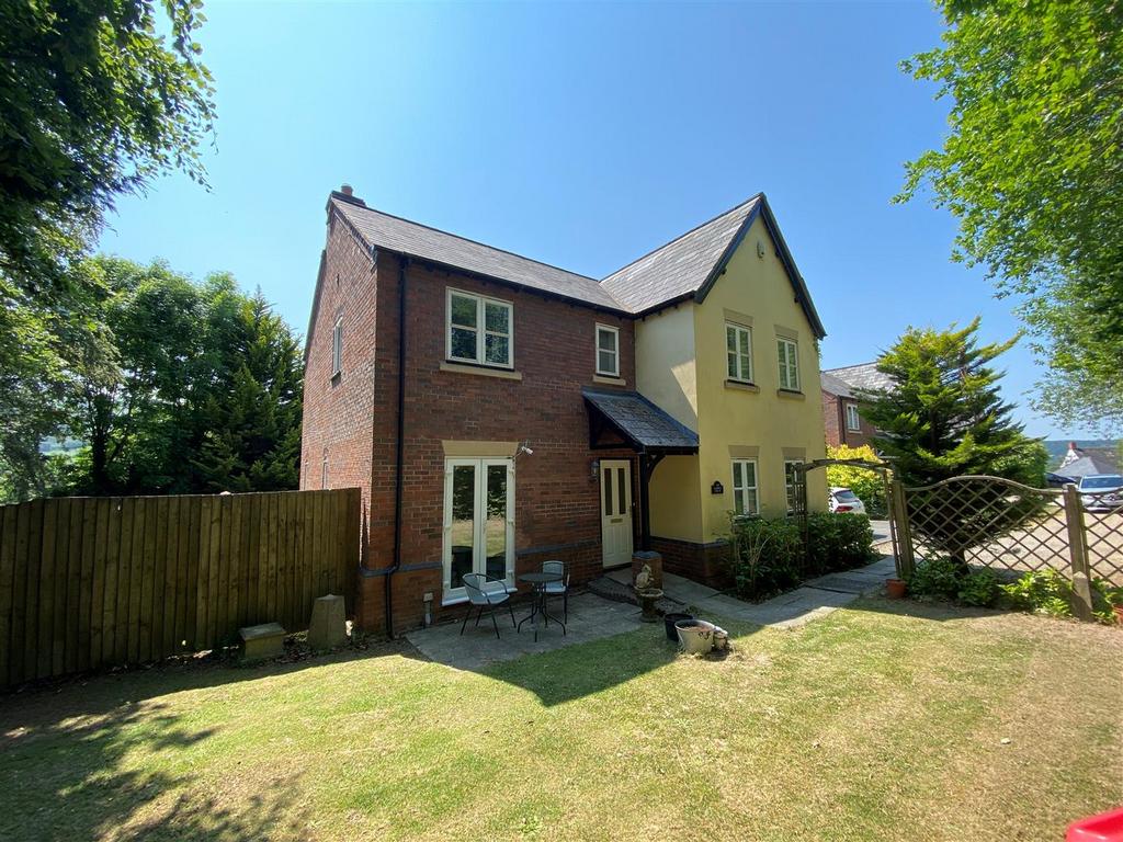 Trewern, SY21 8EA 4 bed detached house for sale £350,000