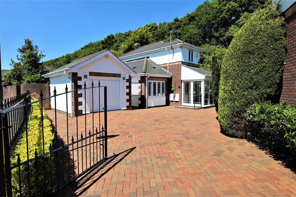 Middlegate Court, Cowbridge, Vale Of... 3 bed detached house for sale