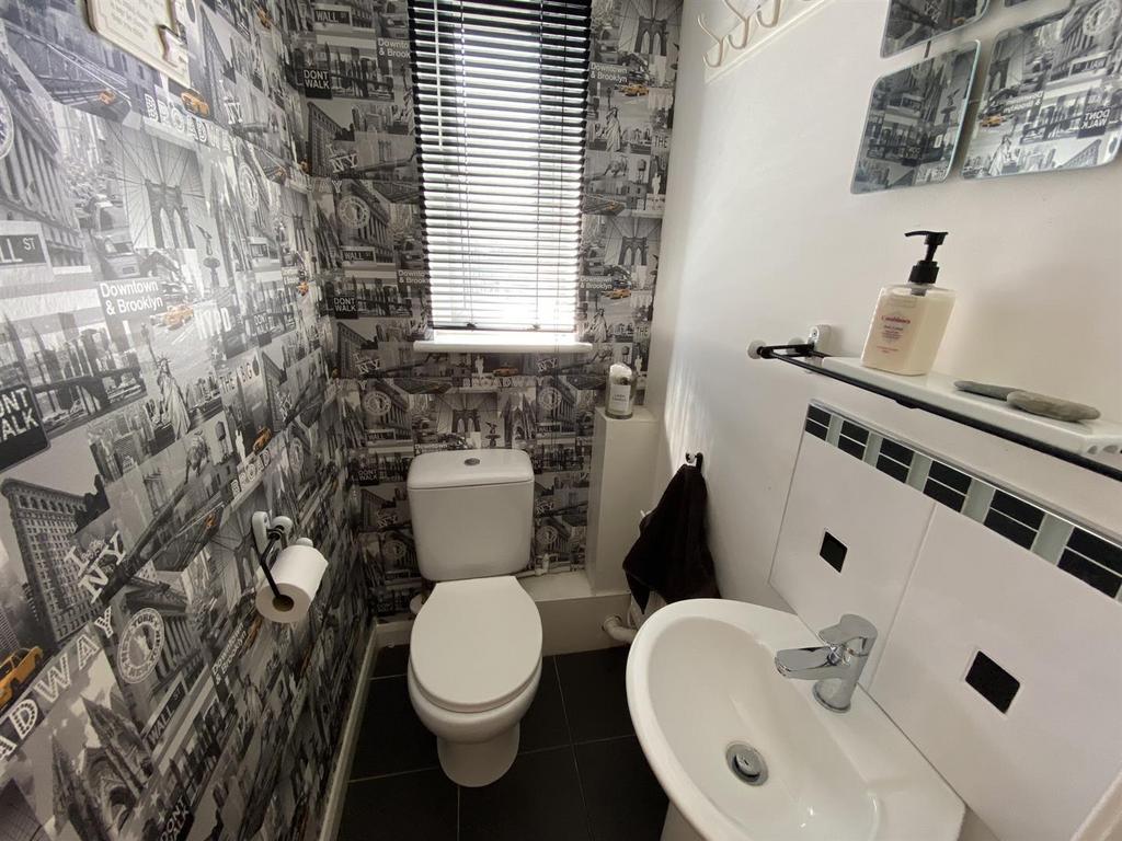Sandpiper Road, Llanelli 4 bed property for sale £399,950