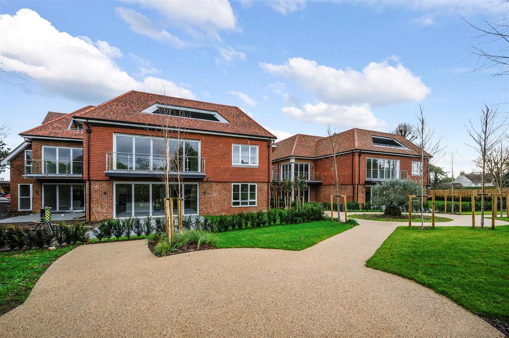 Furze Hill, Kingswood, Tadworth 2 bed apartment for sale £1,400,000