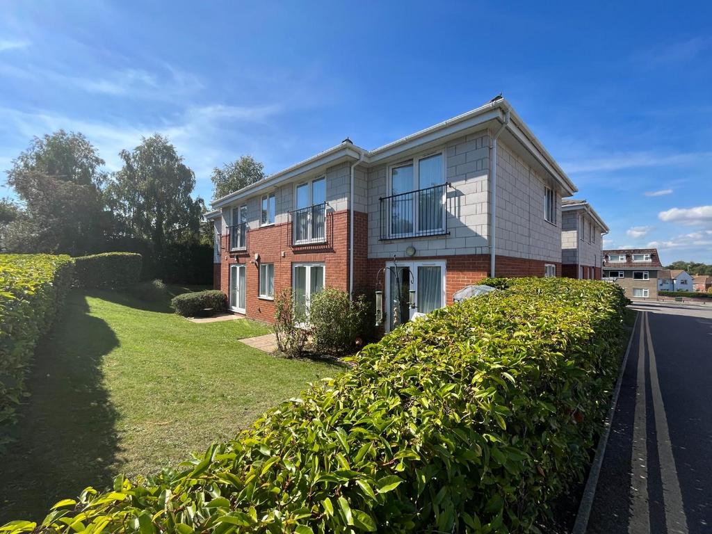 Birch Grange, Oakdale Road, Poole 2 bed flat for sale £189,950
