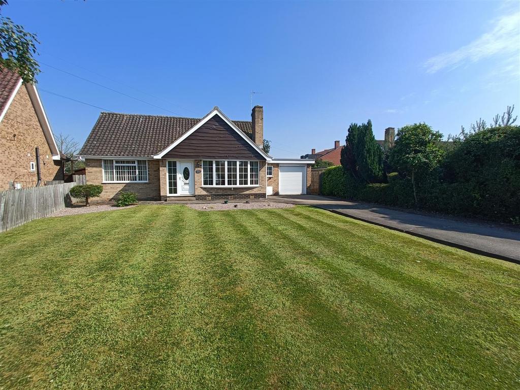 Meadlands, Heworth, York, YO31 0NS 2 bed detached bungalow £450,000