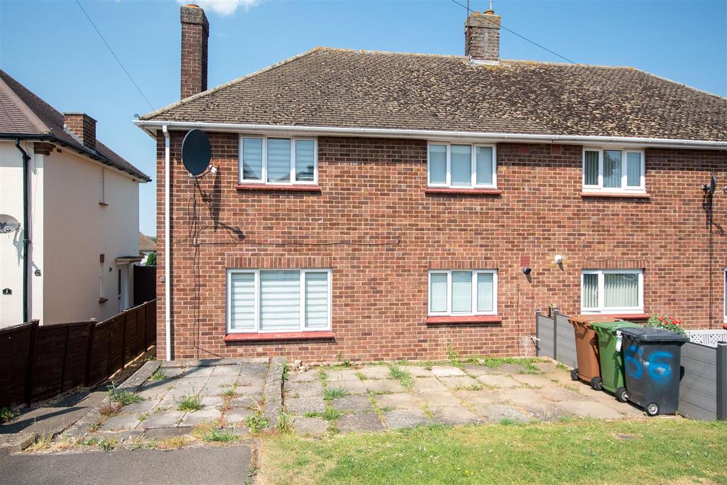 Askham Avenue, Wellingborough 3 bed semidetached house to rent £
