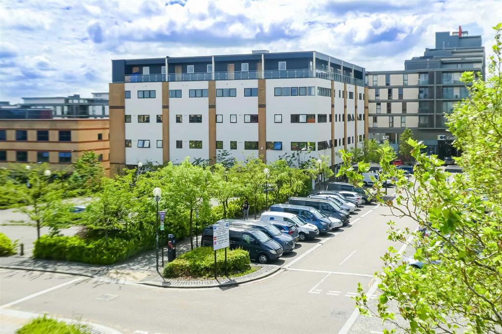 Central Milton Keynes 2 bed apartment for sale £229,950