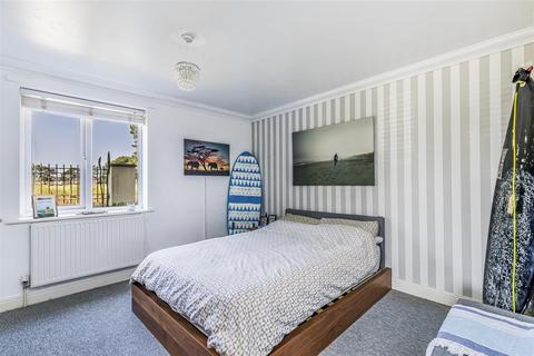 2 bedroom apartment for sale, Kings Park Drive, Bournemouth