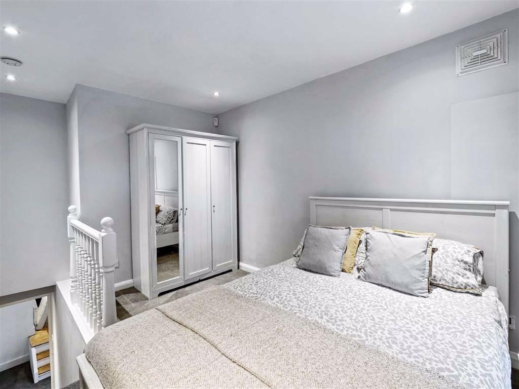 Bedroom 2a.jpg