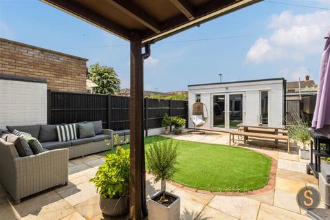 352 Croxley View, Watford, WD18 6PR