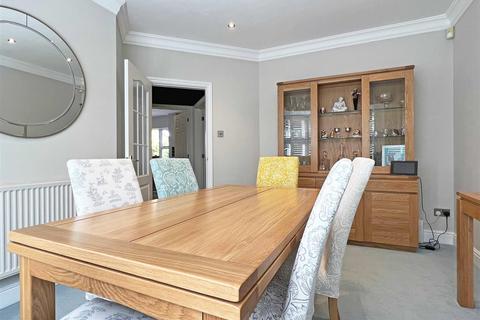 10 Harnham Drive, Great Notley, Braintree, CM77 7YX
