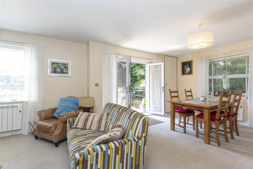 Knighton Park Road, Leicester 2 bed flat for sale £250,000