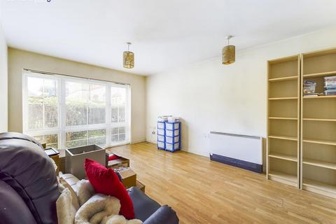 2 bedroom flat for sale, Holyhead Mews, Cippenham