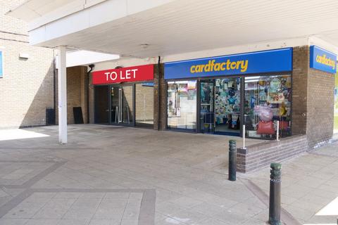 Convenience store to rent, M Chadderton, Oldham OL9