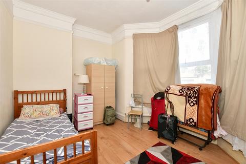 84 Wellesley Road, Ilford, IG1 4JZ