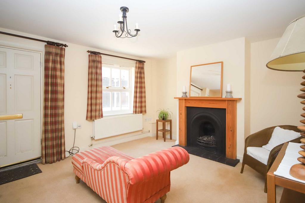 Akeman Street, Tring 3 bed terraced house for sale £399,950