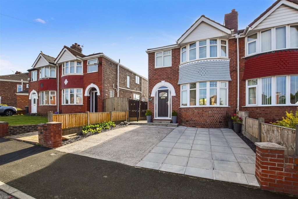 Poolside, Runcorn 3 bed semidetached house for sale £250,000