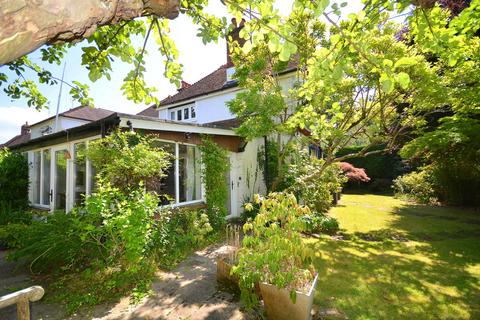 3 bedroom detached house for sale, Nuthurst Avenue, Cranleigh, GU6