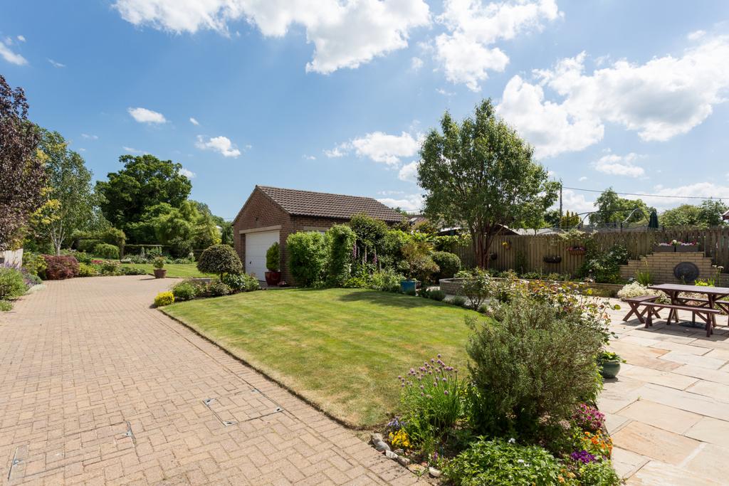 Garage/Garden