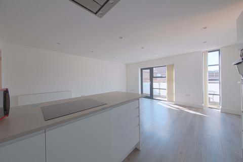 2 bedroom flat to rent, Nicholsons Lane, Maidenhead, SL6